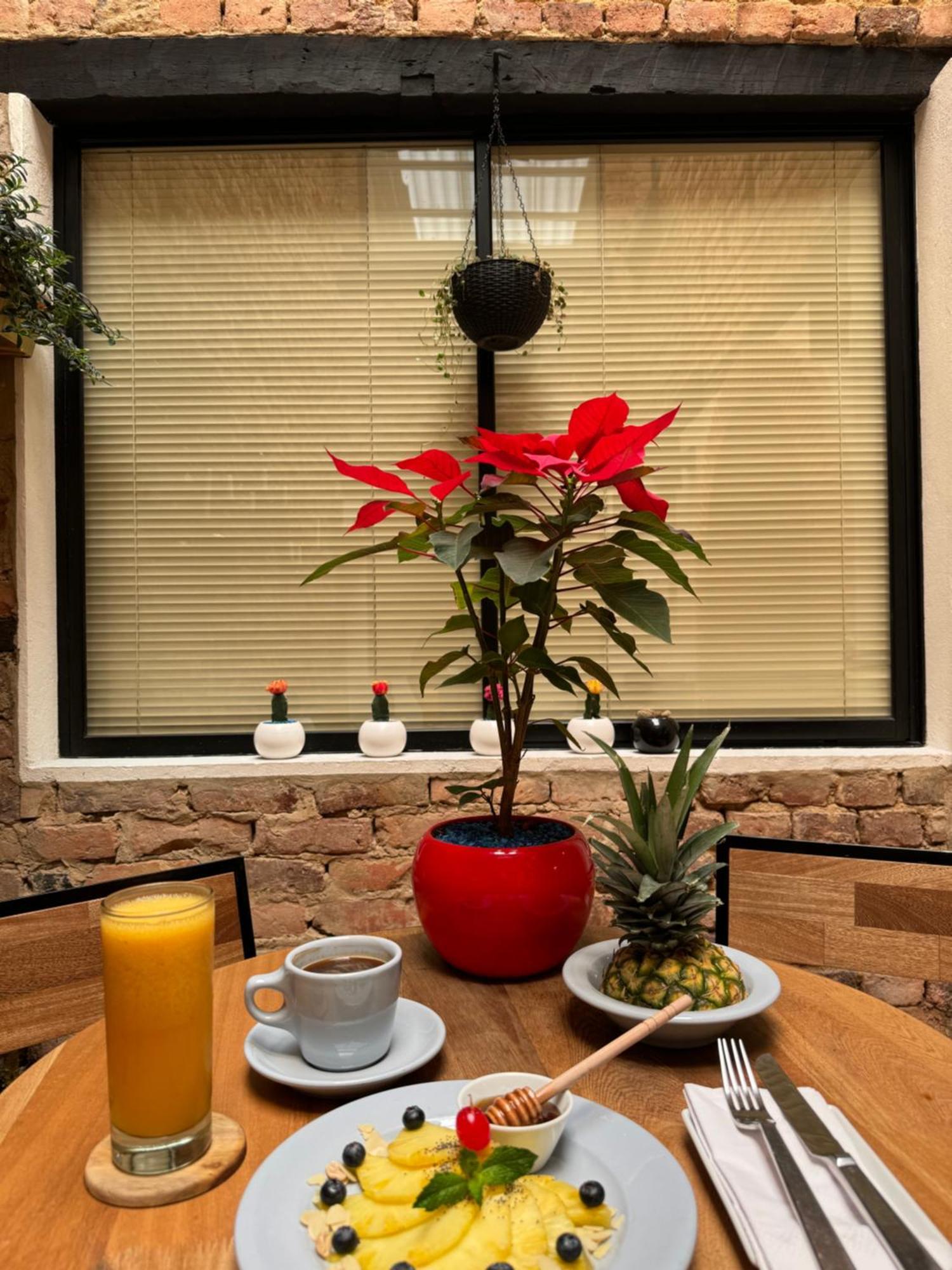 Las Aguas Inn Bogotá Exteriör bild